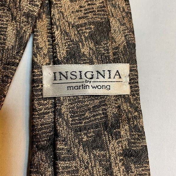 Vintage INSIGNIA Tie By: Martin Wong, Handmade in the USA, “Pure Silk” - Picture 3 of 7